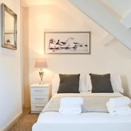 Modern Attic With Harbour Views * Penzance